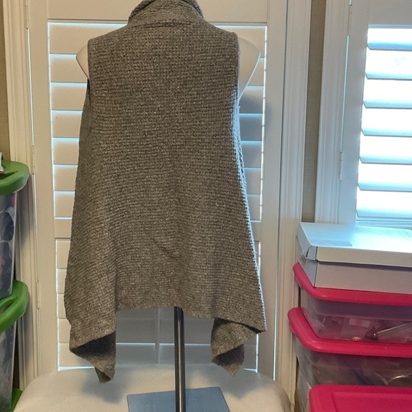 Old Navy Women's Gray Open Front Poncho - Picture 3 of 5
